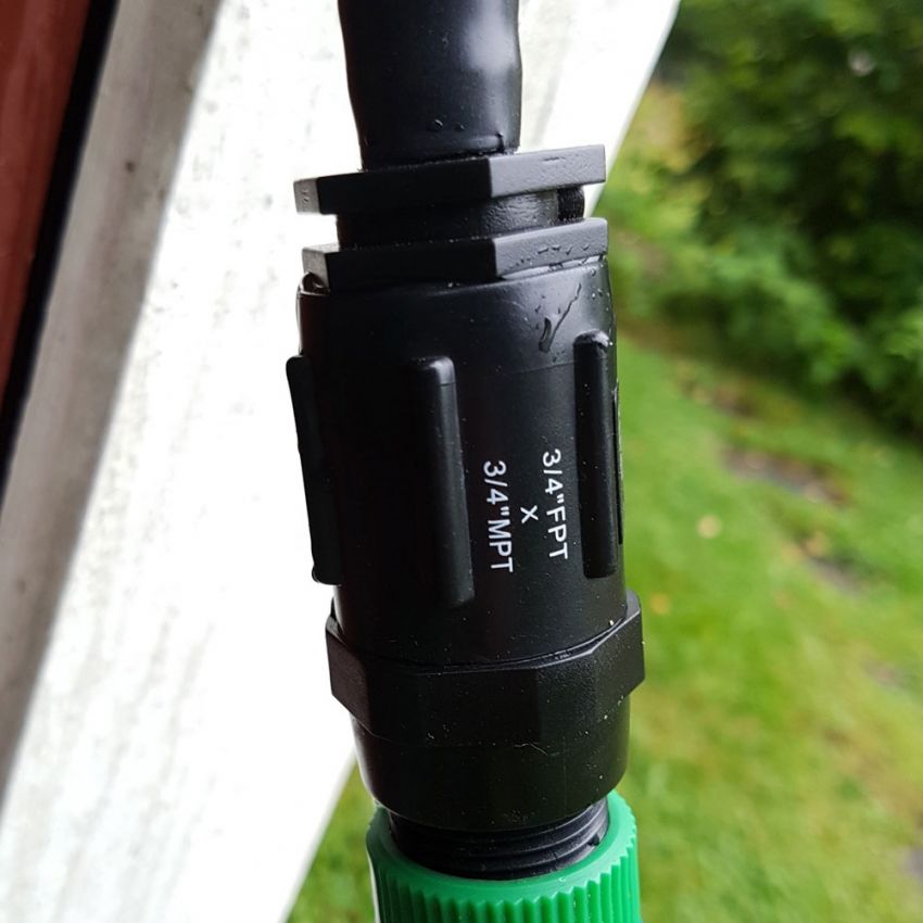 Tryckregulator sänker och jämnar ut trycket i bevattningssystem.