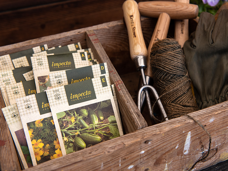 Fröpåsar och handredskap för sådd